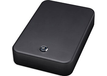 BULLDOG PERSONAL SAFE W/KEY LOCK BLK